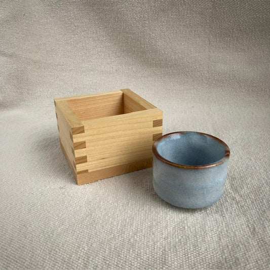 Sakekopp med låda i Hinoki cypress